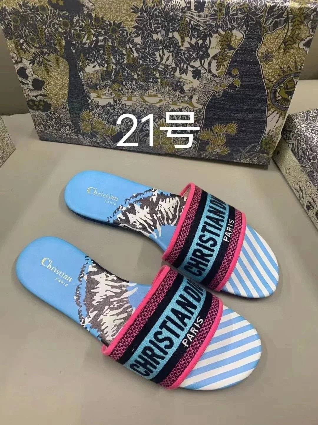 Burberry slippers - Thumbnail 13