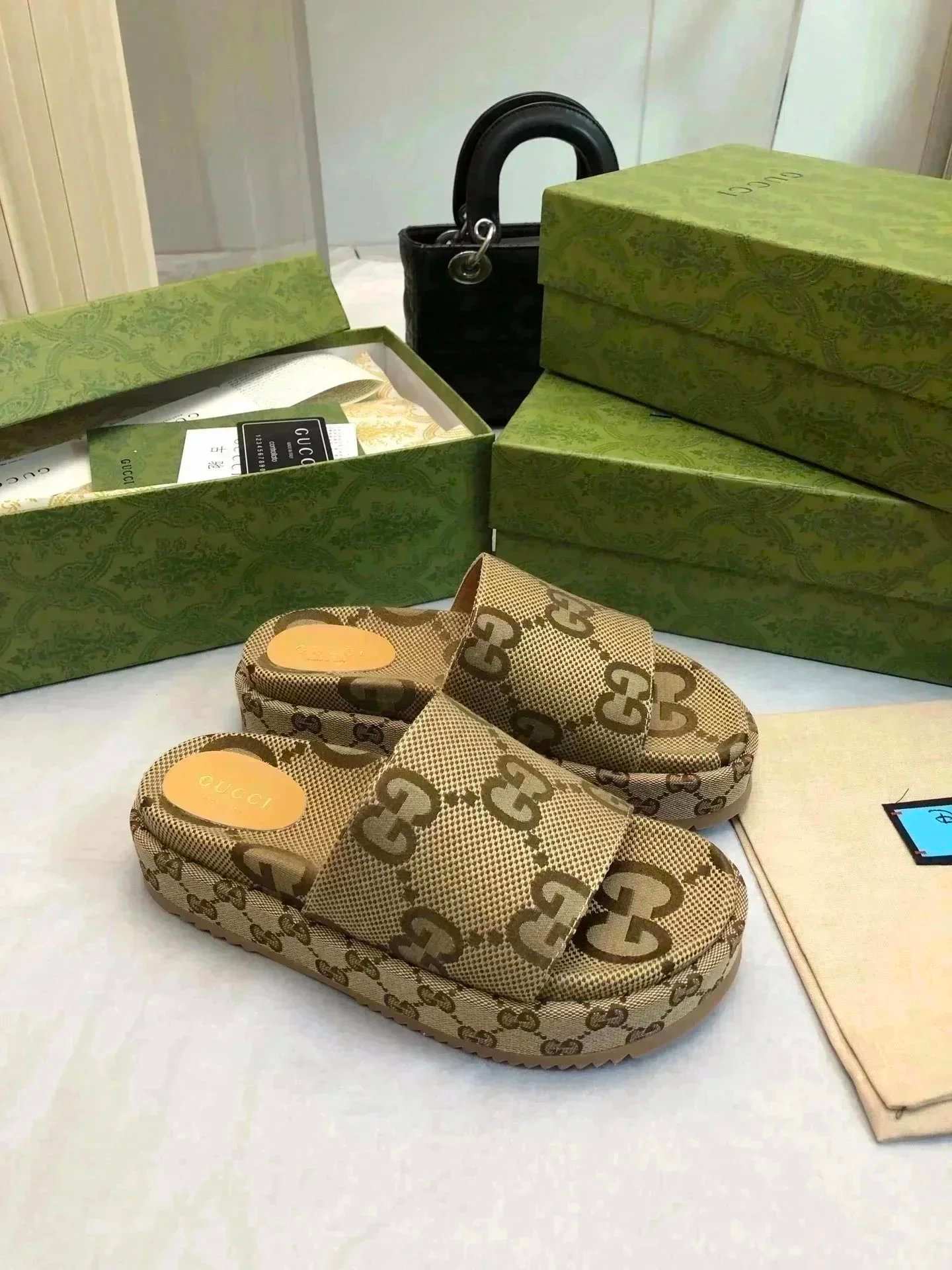 gucci slippers - Thumbnail 2