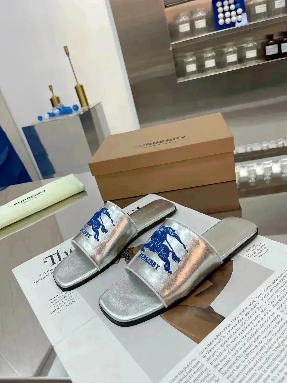 Burberry slippers Chanel Gucci slippers - Thumbnail 9