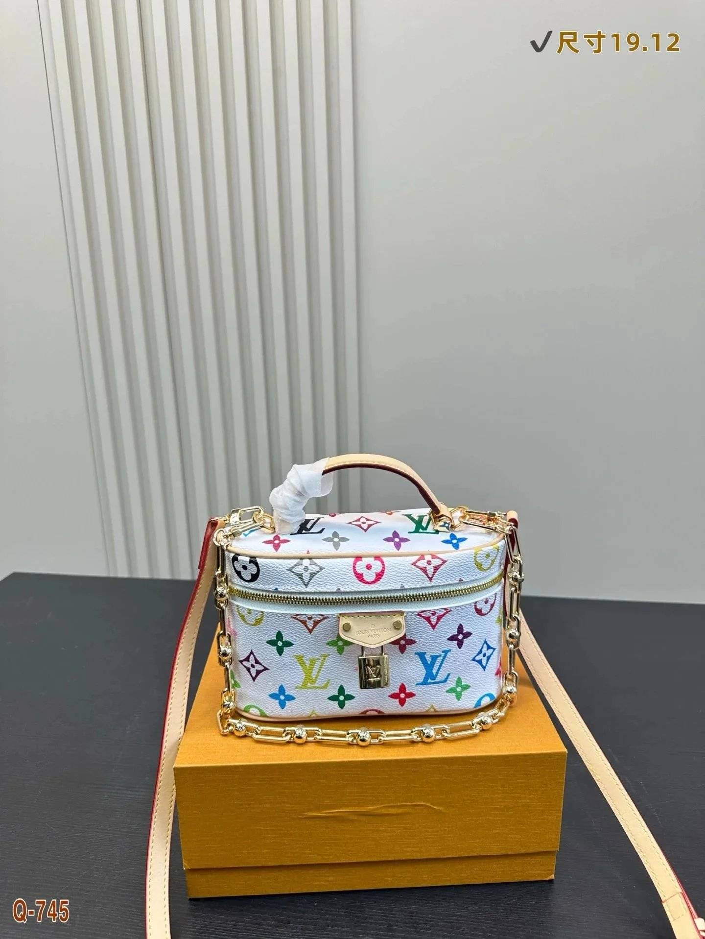 Louis Vuitton women's bag - Thumbnail 7