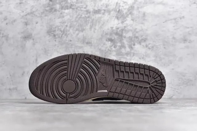 Travis Scott x Air Jordan 1 - Thumbnail 11