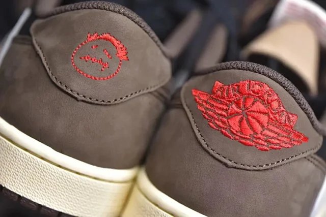 Travis Scott x Air Jordan 1 - Thumbnail 12
