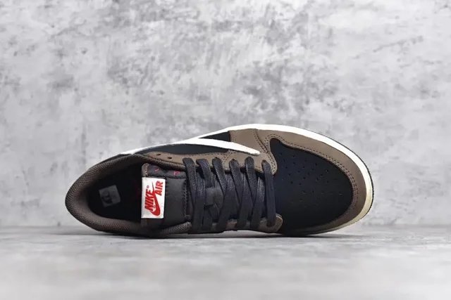 Travis Scott x Air Jordan 1 - Thumbnail 5