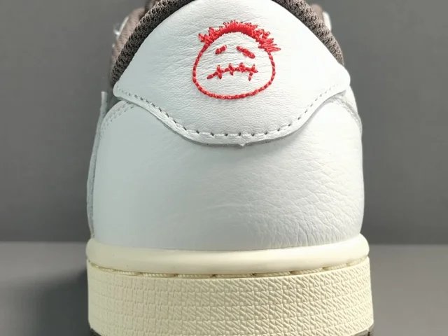 Travis Scott x Air Jordan 1 - Thumbnail 7