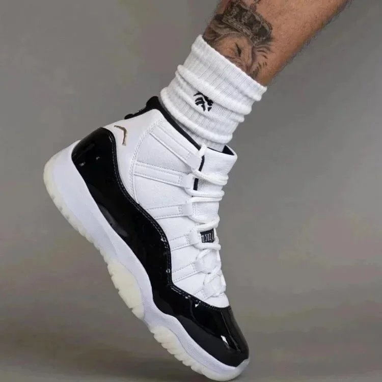 Air Jordan 11 Retro - Thumbnail 2