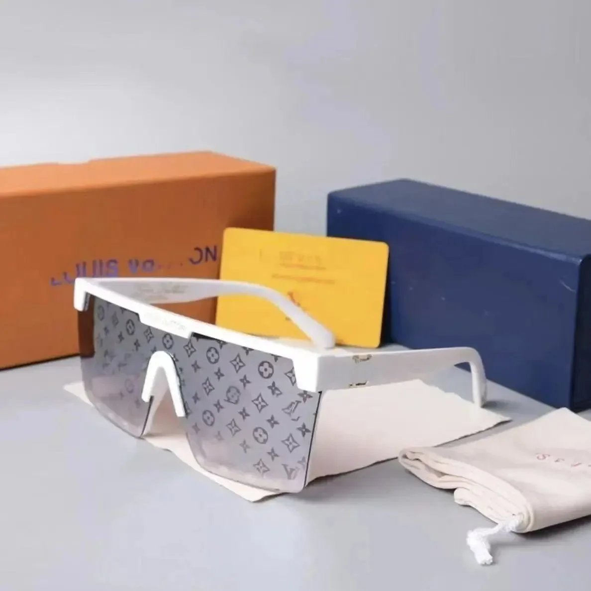 LV Glasses - Thumbnail 9