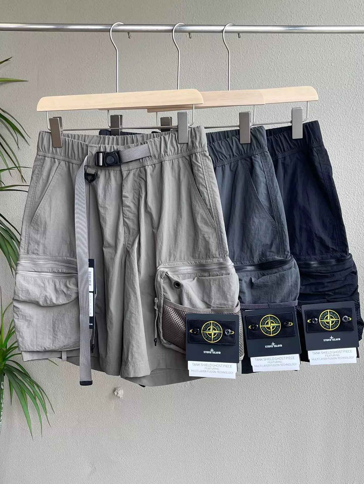 stone island shorts (40 CP) - Thumbnail 4