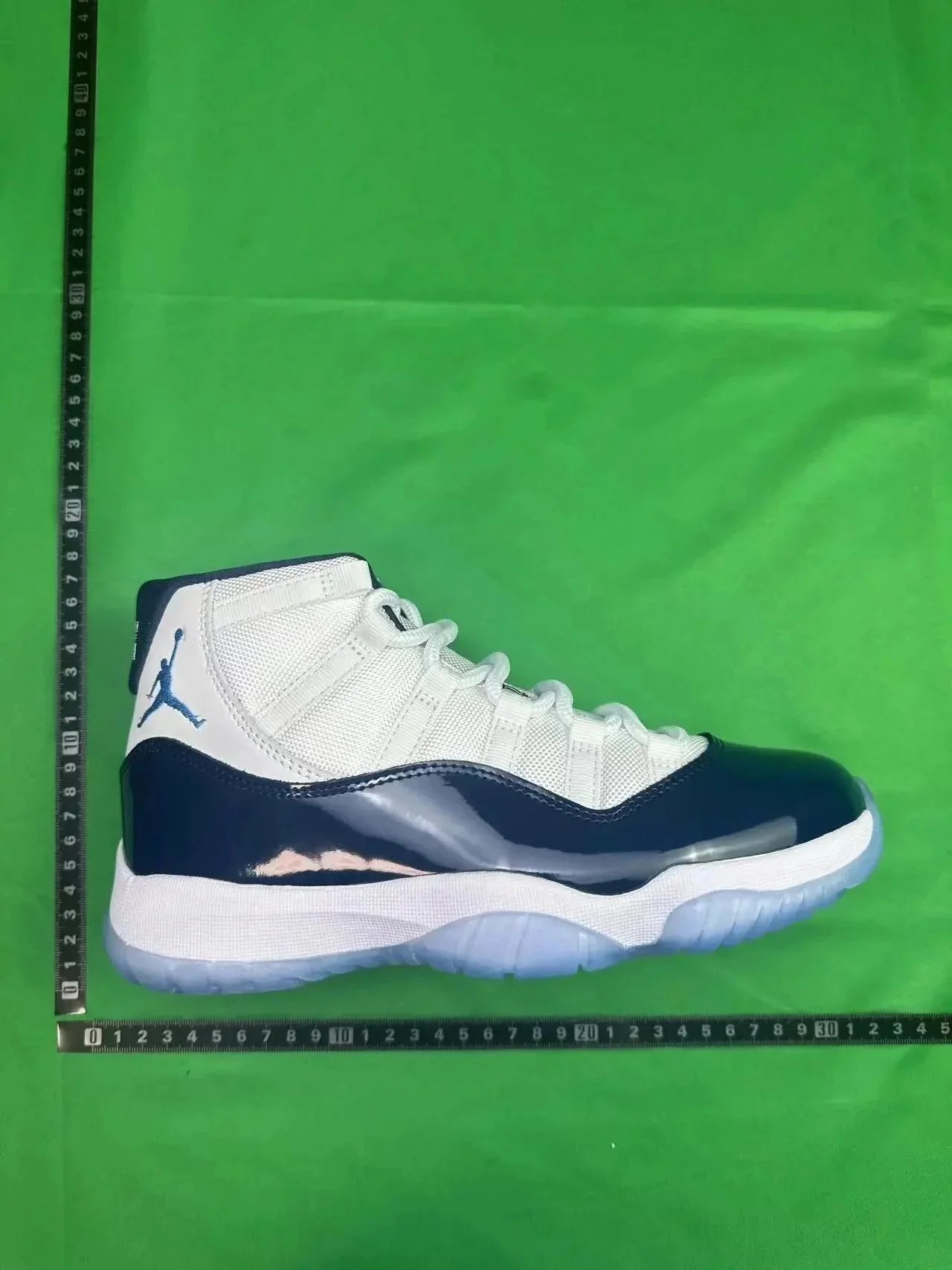 Nike Air Jordan 11 - Thumbnail 11