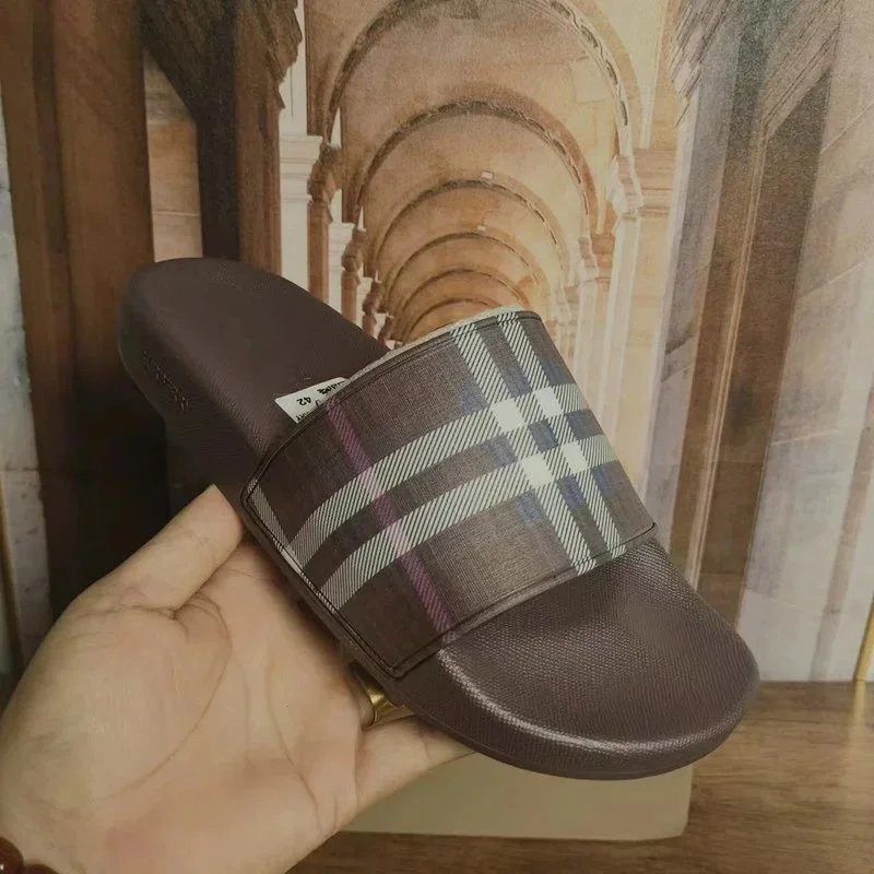 Burberry Slides - Thumbnail 13