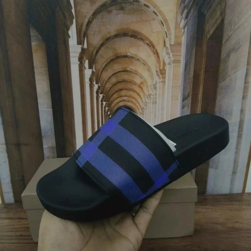 Burberry Slides - Thumbnail 5