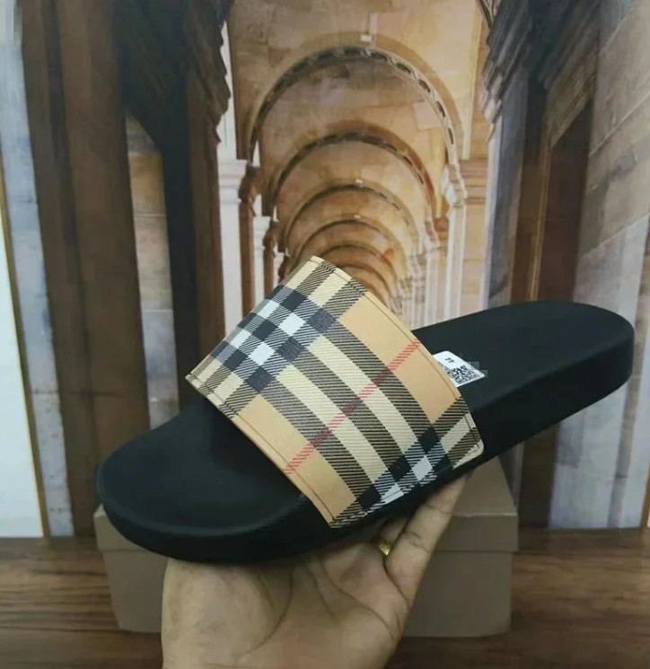 Burberry slippers