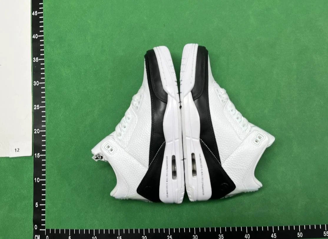 Air Jordan 3 - Thumbnail 10