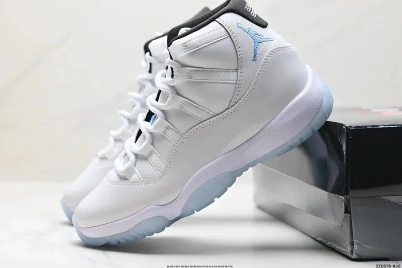 Air Jordan 3 - Thumbnail 13