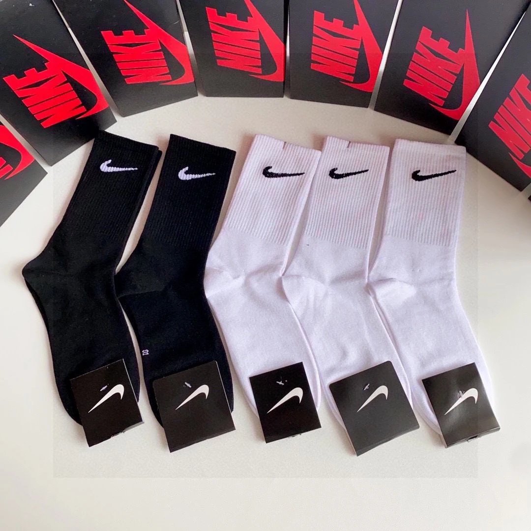 Nike Socks [5 Pairs In 1 Box] - Black & White Crew Socks with Swoosh Logo