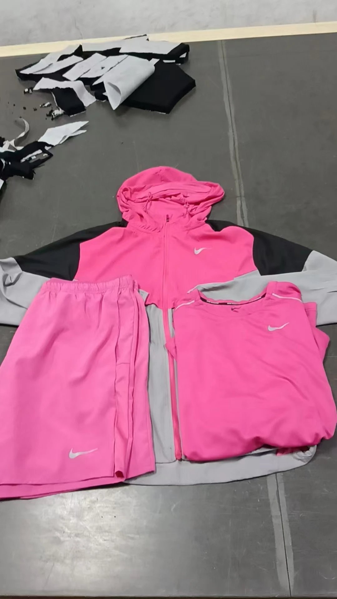 Nike Hooded Jacket/Shorts/Tank Top Three-Piece Set