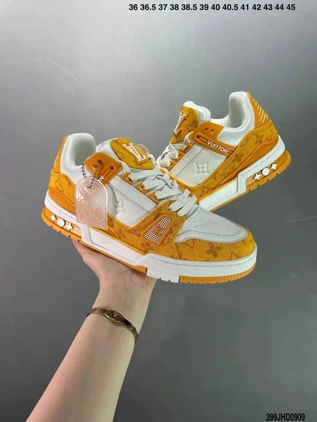 Louis Vuitton B22 Sneakers - Thumbnail 3