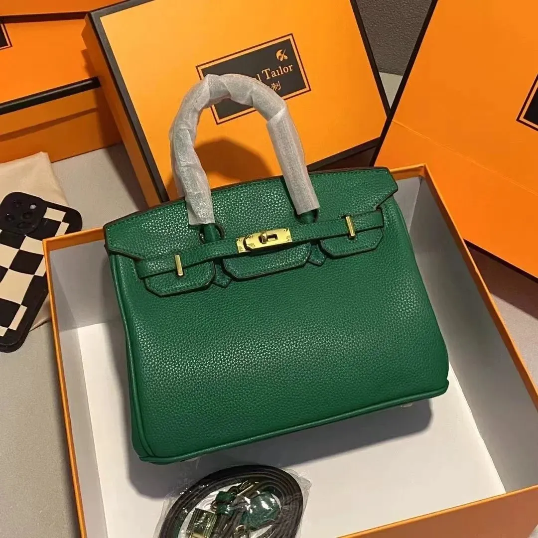 Green (peacock green)