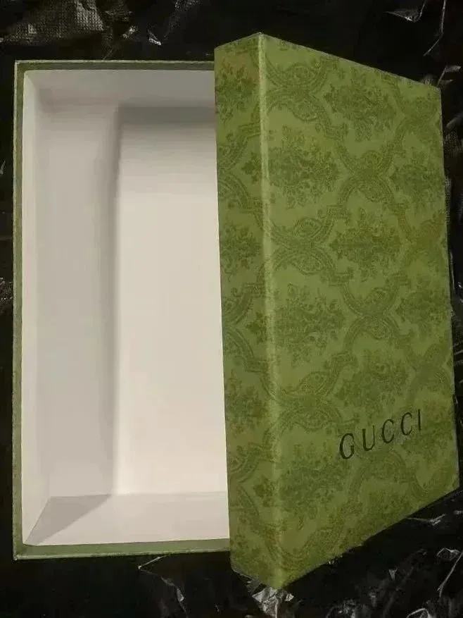 *Gucci gift box*