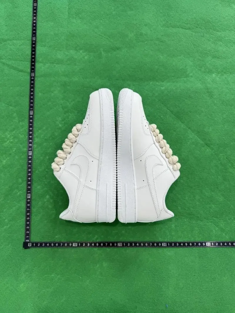 10 (brown shoelaces)