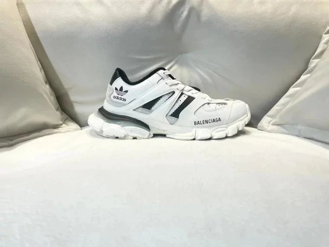 GOOD Paris Track3.0 collaboration in white and black