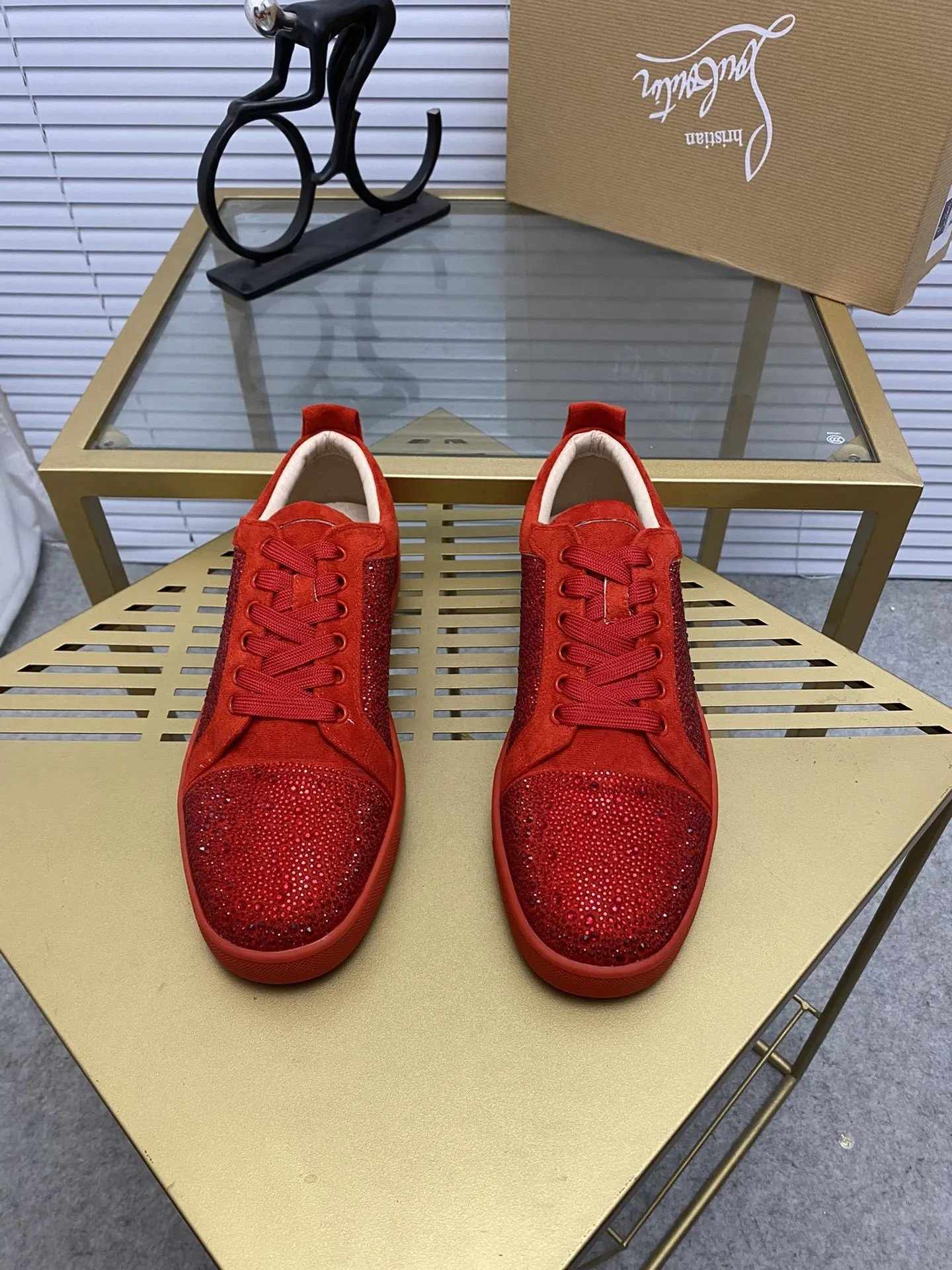 24 (non refundable, non exchangeable)