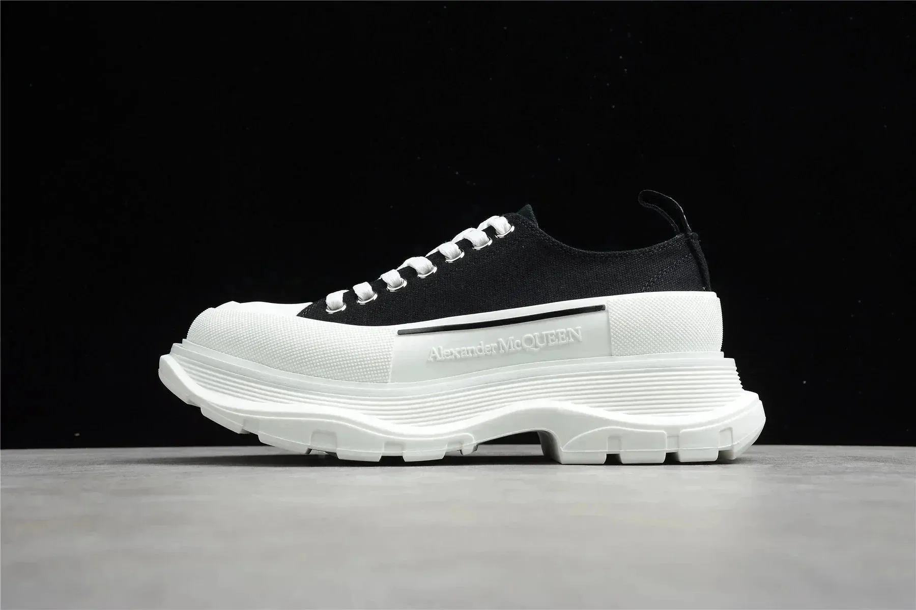 19. Black and White * High Version