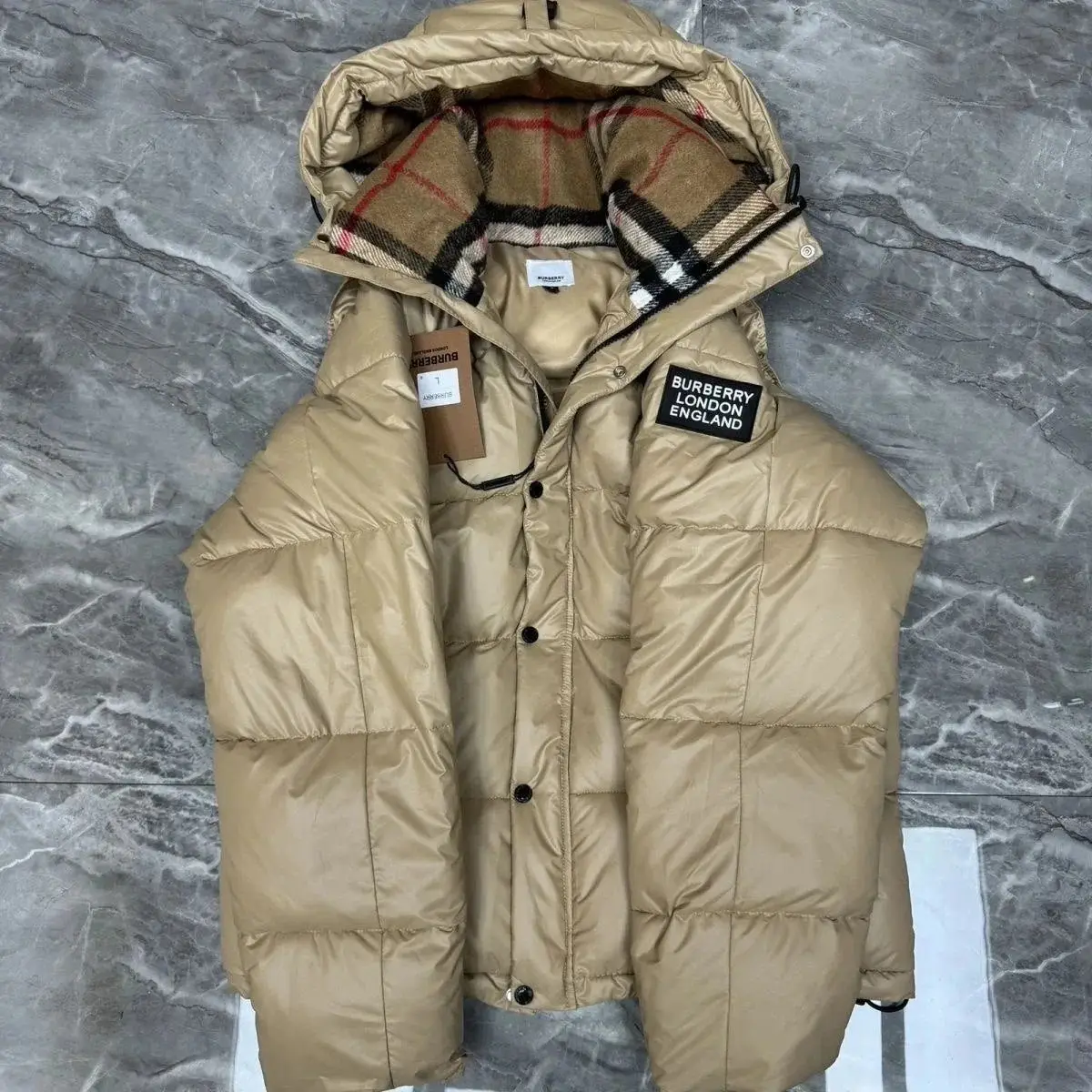 Burberry jacket 卡其色亮皮