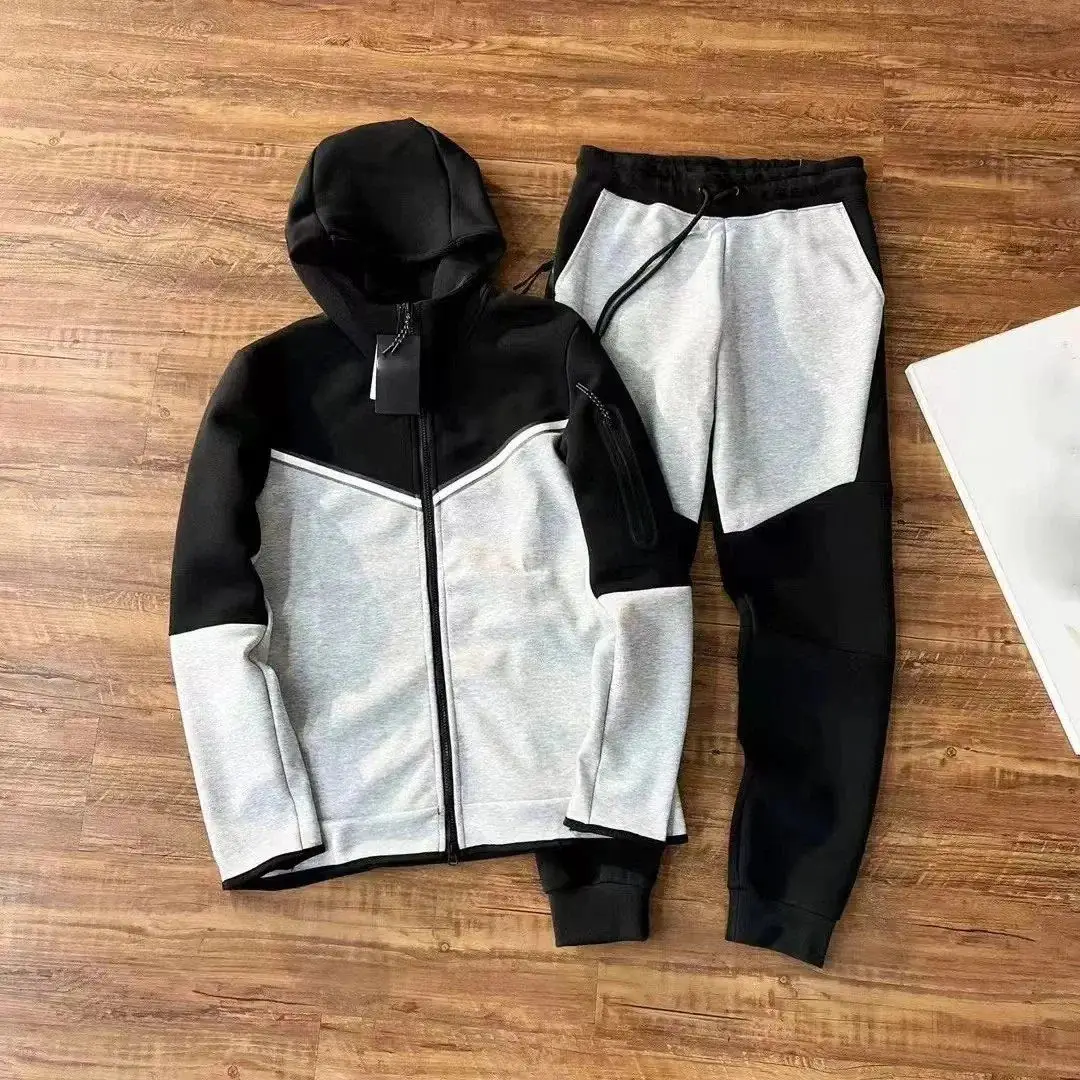 Set in black with light gray (half sleeve)